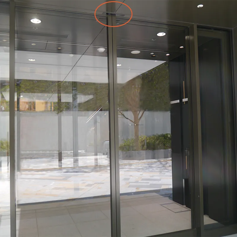 フラットな仕上げに満足。センサーが目立たず建物の美観を損なわない。