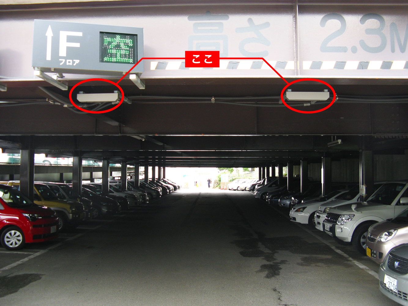 埋設不要のセンサー導入で既存の駐車場でも簡単に満空表示できた。