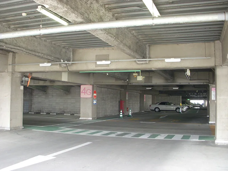 的確に車両をカウントできる。天井取付型なので既存現場にも取り付けできる。