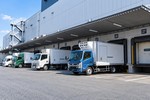 トラックバースを効率化するには？待機・混雑の原因と具体的な対策を解説